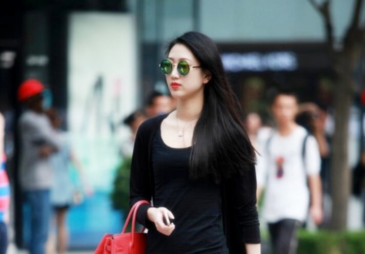 帝 都13W粉丝 极品 骚御 姐Avove午 后开 房激 情啪 啪高 喊救 命啊这鸡 巴怎么回事